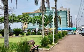 Apartamento pé na areia de frente para o mar